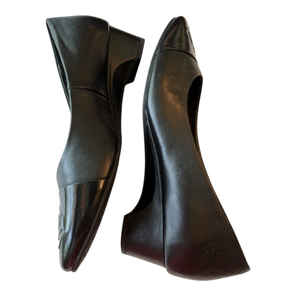 Taryn Rose Black Low Heel with Rose Detail - Picture 4 of 7